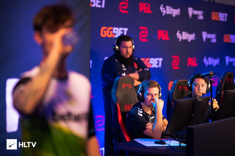 球转到强侧 球转到强侧